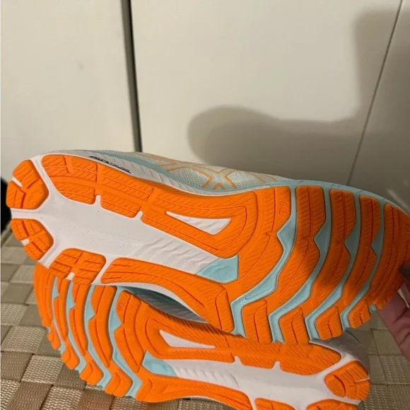 ASICS Women's GT 2000’s - Picture 4 of 4